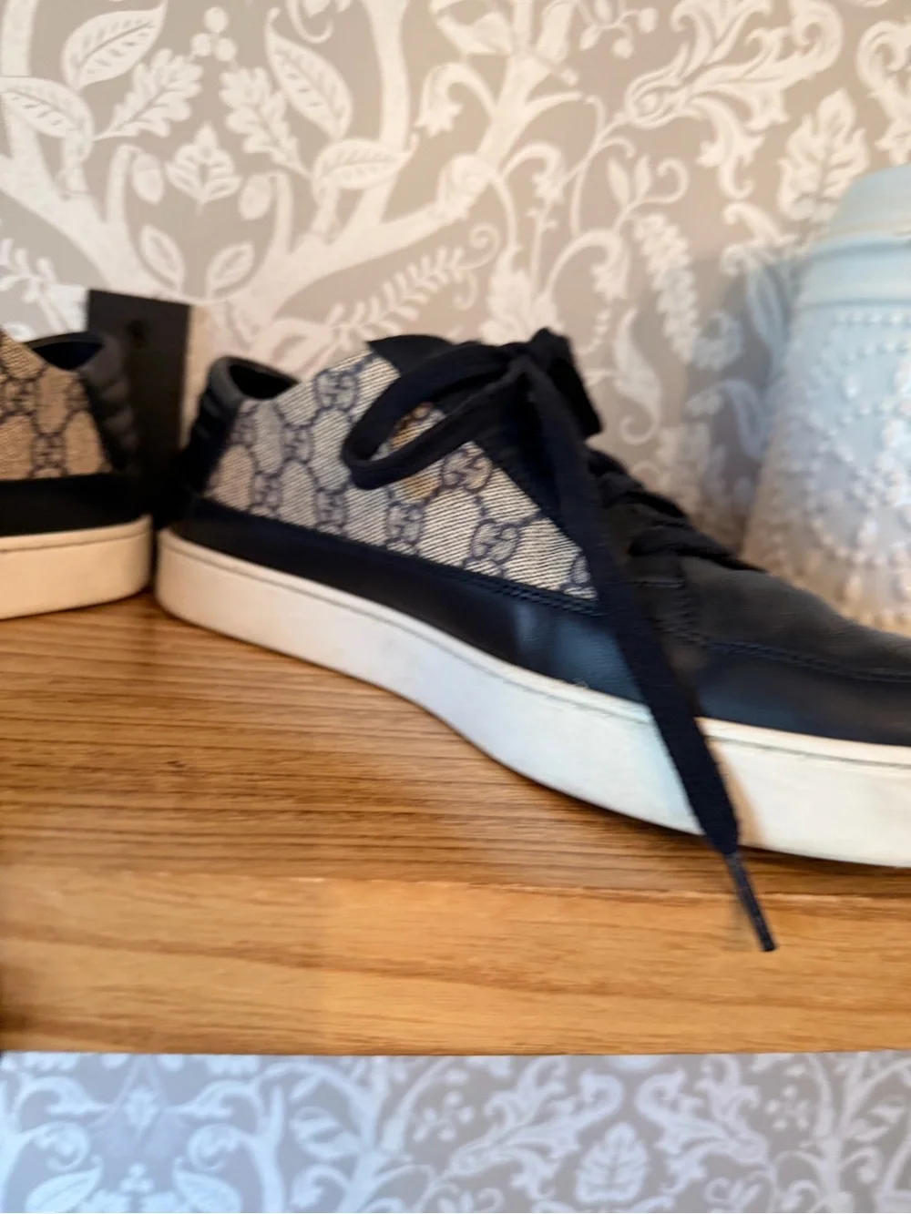 Gucci GG Supreme Tessuto Dark Blue Black Low Cut Fashion Sneakers Size 7.5 Mens